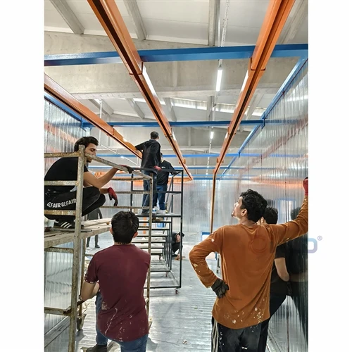 আমাদের প্রকৌশলী একটি পাউডার আবরণ লাইনের ইনস্টলেশন তত্ত্বাবধানে বিদেশী